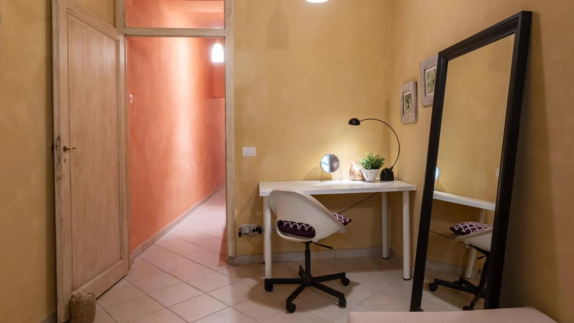 Cozy Hideaway In The City Center Florencia Italia