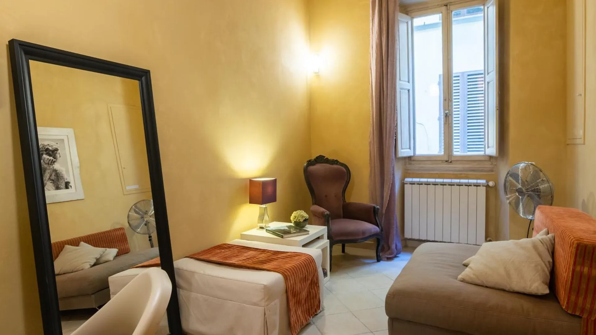 Cozy Hideaway In The City Center Florenz Apartment